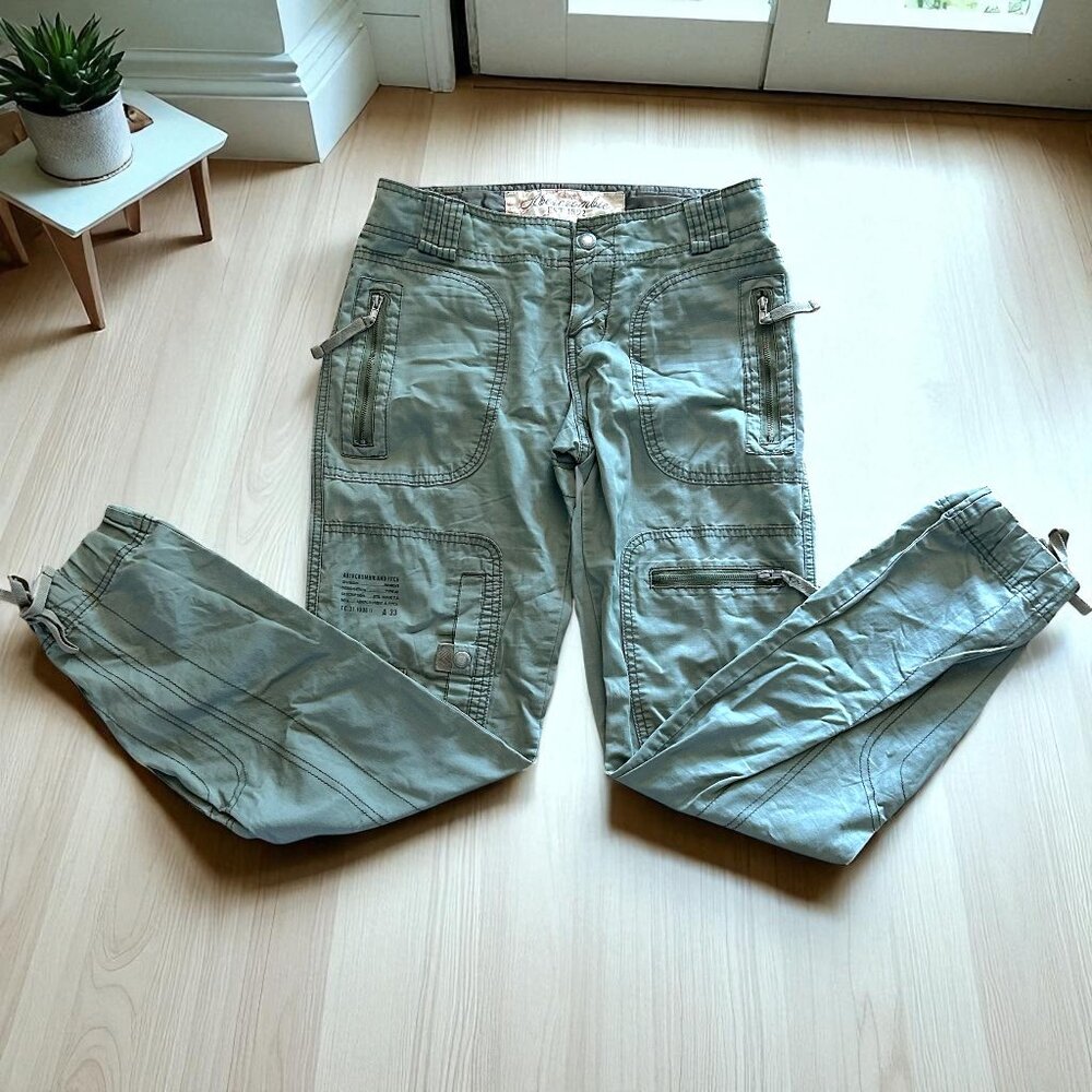 Abercrombie and Fitch cargo pants Size 2
